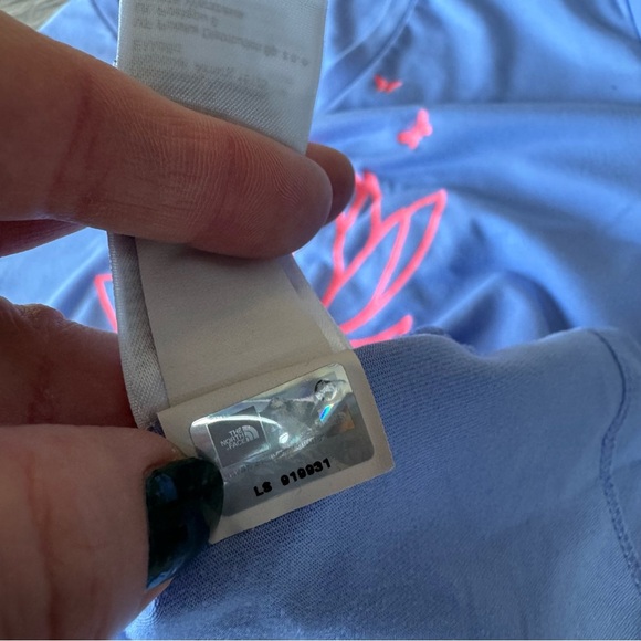 The North Face Water Lilly Graphic Soft V-Neck Tee Shirt - Picture 3 of 8